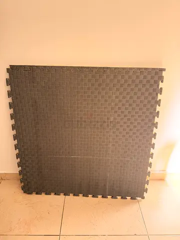 Interlocking Foam Floor Mat Puzzle Tiles - Single Black Piece