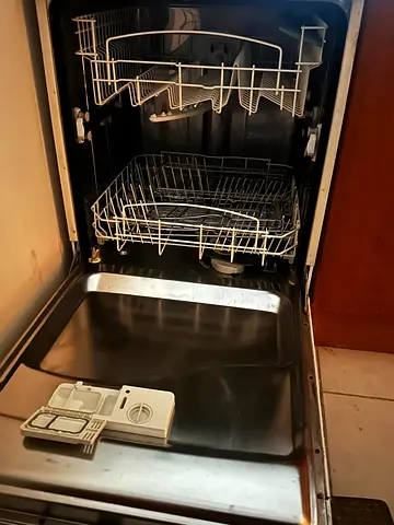 Used Built-in Dishwasher in Working Condition