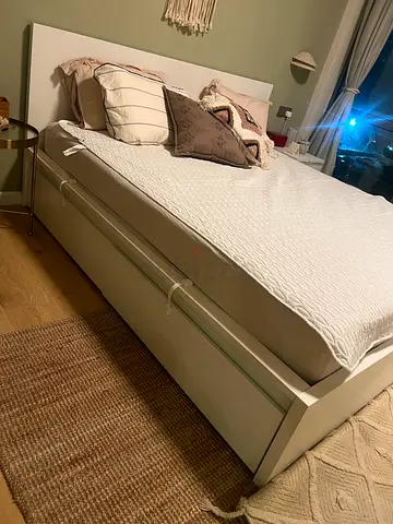 IKEA MALM bed frame with 4 storage drawers - White, 180x200 cm in perfect condition