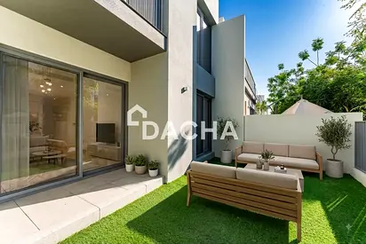 Park & Pool Backing | Single Row | Near Entrance