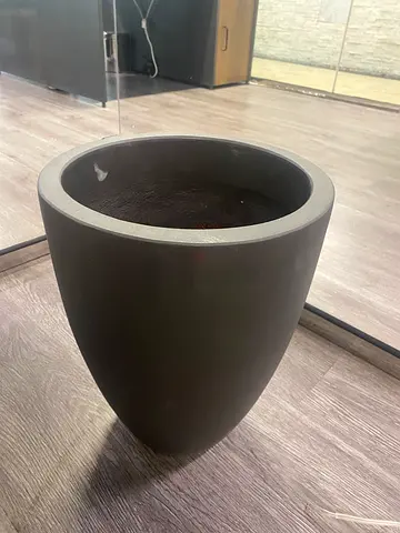 Large black indoor/outdoor plant pot / decorative planter