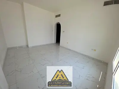 غرفه وصاله مساحة كبيره بالراشدية1 مقابل سوق السمك بجوار جميع الخدمات والطرق الرئيسيه