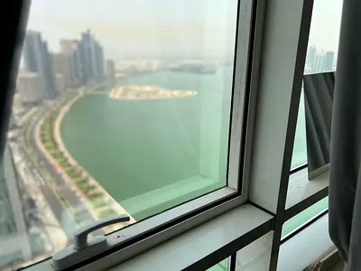 🏡 للبيع شقة غرفتين وصالة في برج بوخمسين – المجاز 3، الشارقة ✨ فرصة مميزة للسكن أو الاستثمار في موقع حيوي، مع مساحة واسعة ومرافق متكاملة. 📍 الموقع:
