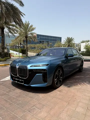 BMW 735i M Sport - inidvidual color - 5 years Service and warranty