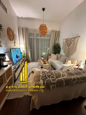 Furnished two-bedroom apartment with a living room for monthly rent in Al Hamidiya. Includes utilities, internet, and parking. 🚗 Excellent location w