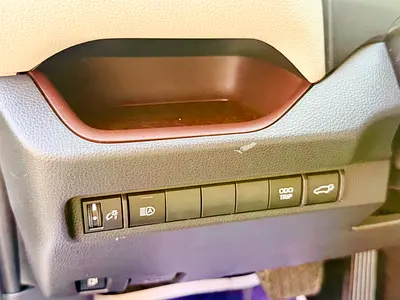 صورة 10 لـ 2023 Toyota RAV 4