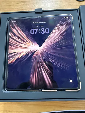 Honor Magic V5 with Box