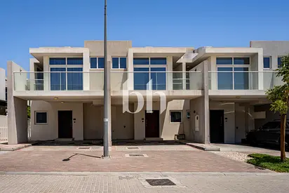 Managed | Middle Unit | Unfurnished | Vacant