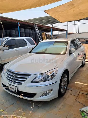 Hyundai Genesis 2014 GCC Specs - Well Maintained
