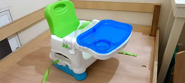 Baby dining chair