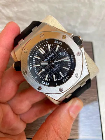 The selected region shows an Audemars Piguet Royal Oak Offshore Diver wristwatch featuring a stainle