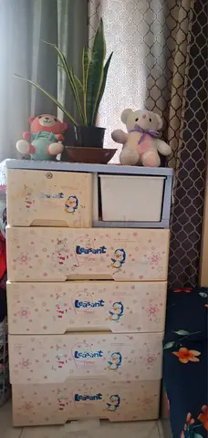 Lightweight 5-drawer Plastic Chest Cabinet with Cute Print – Good Condition at only AED 40