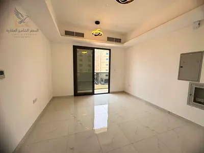 غرفتين وصاله مع بلكونه اول ساكن تشطيب سوبر لوكس بنايه حديثه عاءليه قريبه لمحكمه عجمان والجامعه