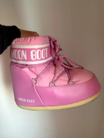 Pink Moon Boot winter snow boots - size not specified