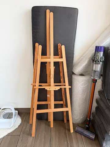 2 wooden holders for painting