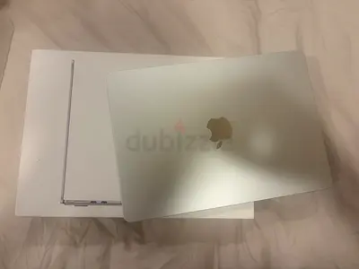 MacBook Air M4 (16/256) TDRA - silver (apple care till Dec 2028) battery 100% as new