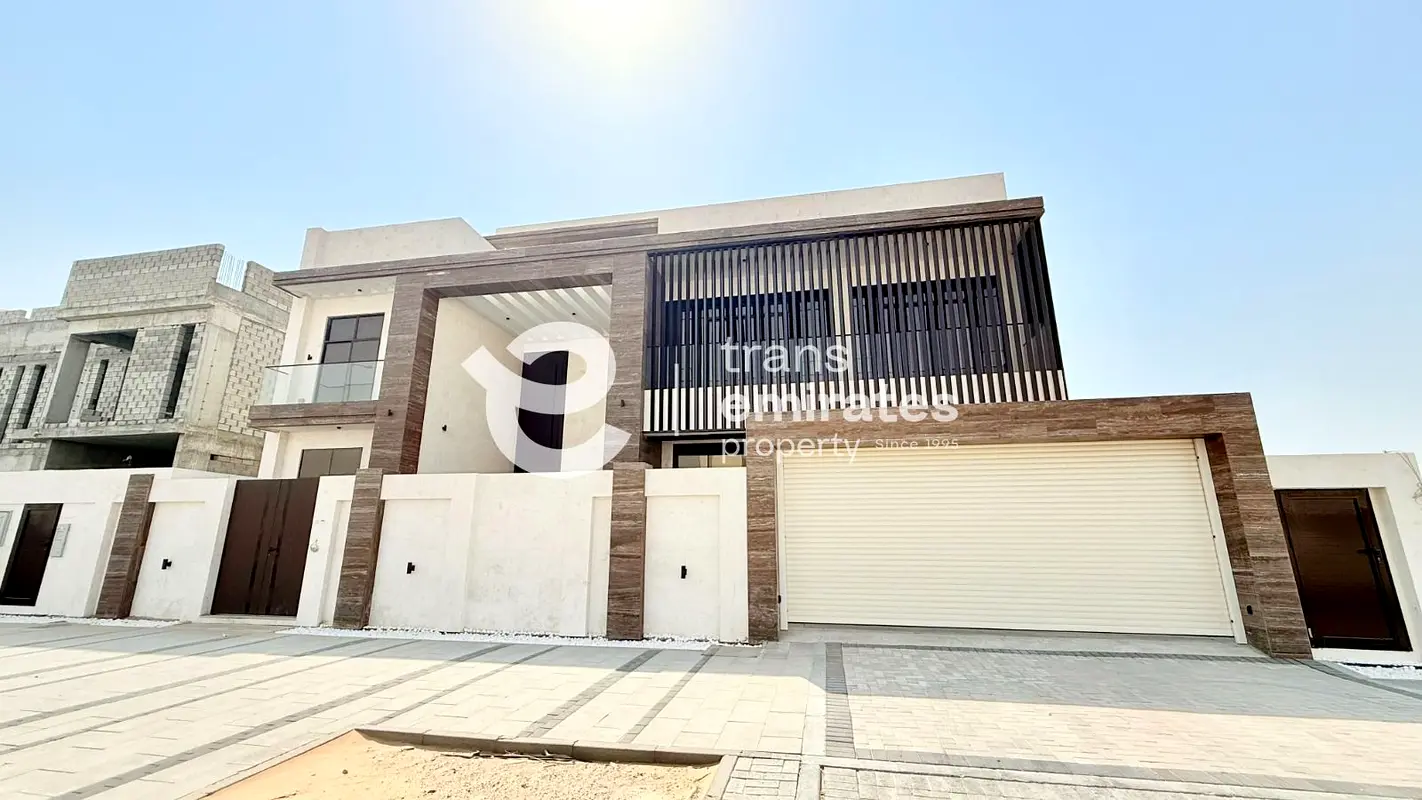 Hot Deal | 8BR Villa | Single Row | Semi Corner | Vacant
