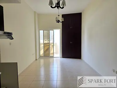مع شرفة | استوديو جاهز للسكن | موقع مميز