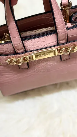 شنطة ALDO وردية فخمة بنقشة كروكو