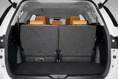 صورة 11 لـ 2023 Toyota FORTUNER