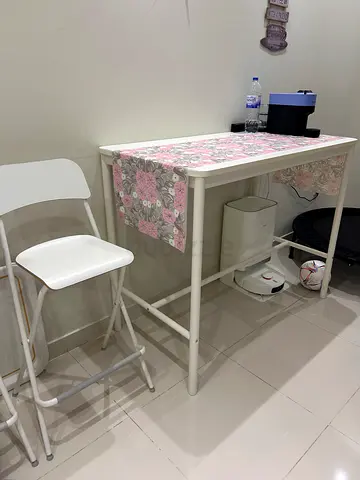 IKEA White High Table with 4 Bar Stools – Very Good Condition