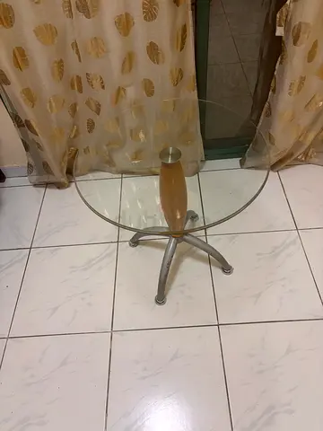 Round coffee table