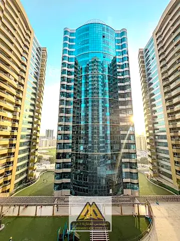 Own a spacious one-bedroom apartment in Horizon Towers after a complete renovation, with a parking space.