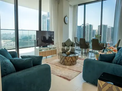 Furnished Apartment | Canal Views | Open Layout