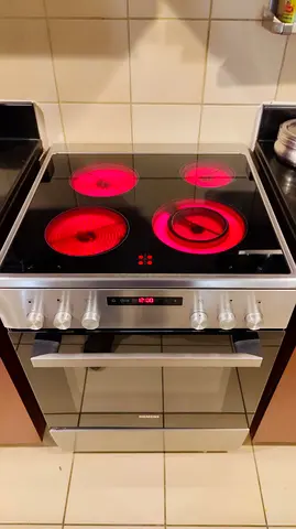 Seimens new model  4 burner electric cooker with oven 60cm Excellent Condition