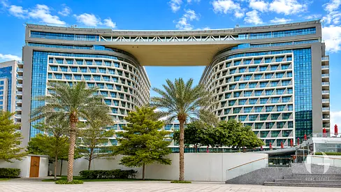 Luxurious Apt | Beach Access | Fully Furnished