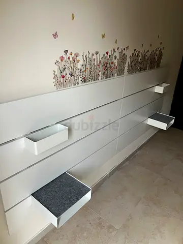 White slatted headboard