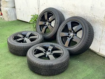 Land Rover Defender 
20/5/120
265/50/20
2200 Dhs