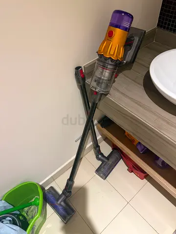 Cordless stick vacuum cleaner (Dyson-style) - good working condition