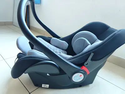 Infant Rear-Facing Car Seat / Baby Carrier - Good Condition