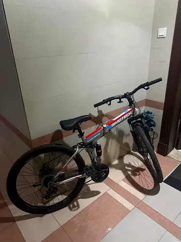 Used men's mountain bike - good condition, firm frame, ready to ride