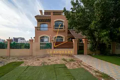 Spacious Upgraded Villa |Prime Location