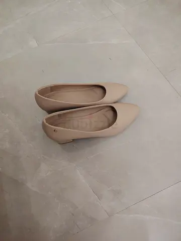 Beige Women's Pointed Toe Low Heel Pumps - Size 37, Good Condition, never used