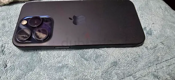 iPhone 15pro tdra with MagSafe-compatible case (good condition)