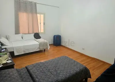 MASTERBEDROOM AVAILABLE IMMEDIAETLY IN BURJUMAN MANKOOL