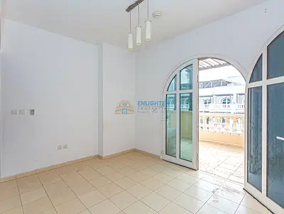 SPACIOUS 2BHK | VACANT SOON | COMMUNITY FACING