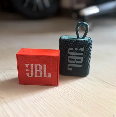 Pair of portable Bluetooth speakers (compact, used) - JBL Go style