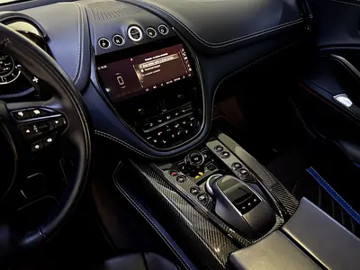 2023 Aston Martin DBX — миниатюра 15