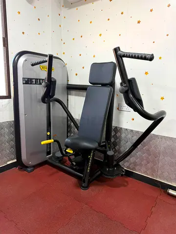 TECHNOGYM PECTORAL FLY - AED 5000