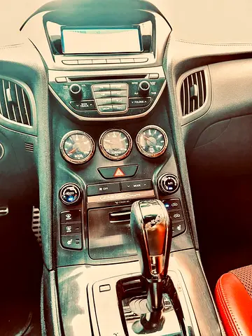 2014 Hyundai GENESIS — миниатюра 17