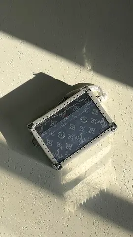 Louis vuitton mirror monogram clutch box