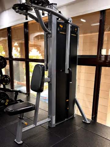 Life fitness Pec Fly and Rear Deltoid axiom serial - AED 7500