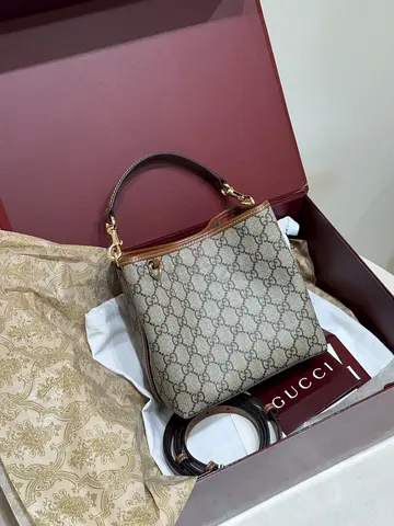 GUCCI GG Emblem small bag