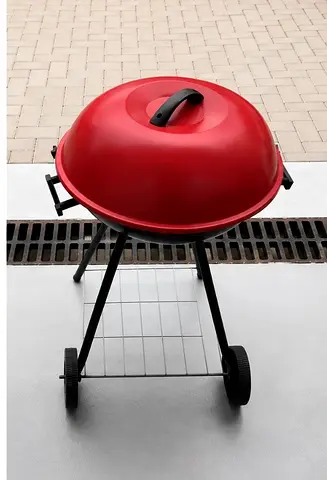 Portable Red Kettle Charcoal Grill with Wheels - Good Condition