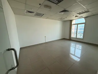 CHILLER FREEE. FITED. OFFICE WITH GLASS PARTATION. 1141/sqft. RENT. 137k. IN 4 PAYMENTS