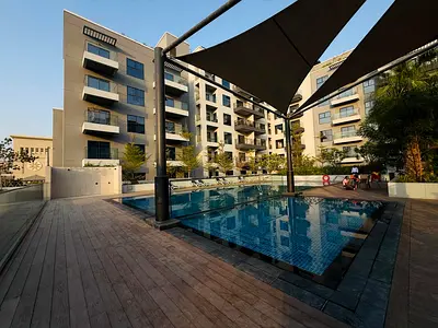 Chiller Free l Pool View l Close to Metro